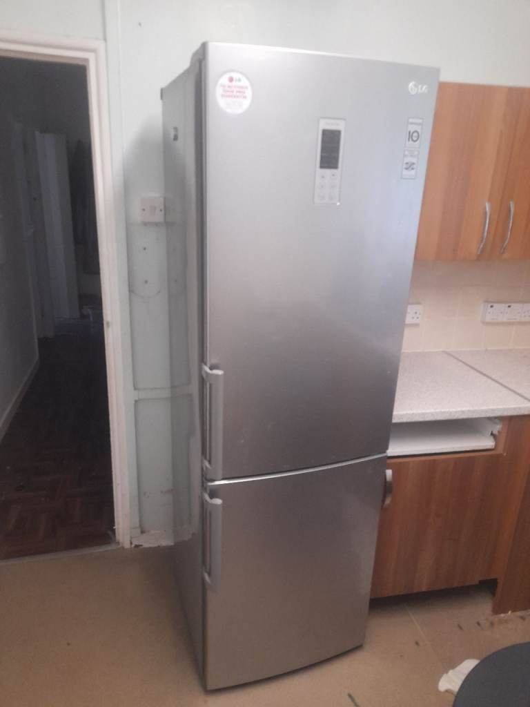 LG Silver Fridge Freezer - Good Working Order