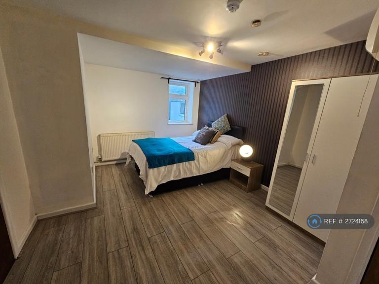 Studio flat in Pinfold Street, Wednesbury, WS10 (#2724168)