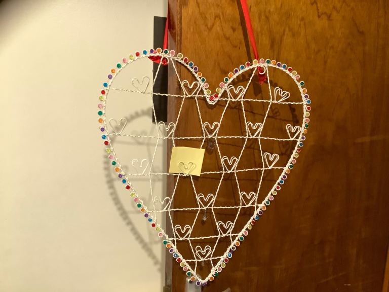 Heart-shaped Wire Memo Board with Colourful Beads, table wedding planner, photo , jewellery holder. 