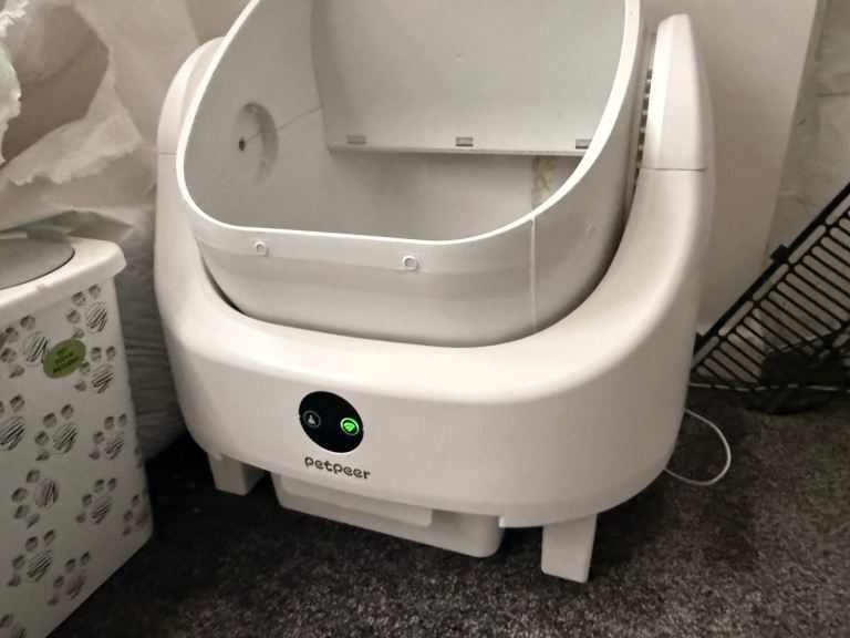 Automatic cat litter tray