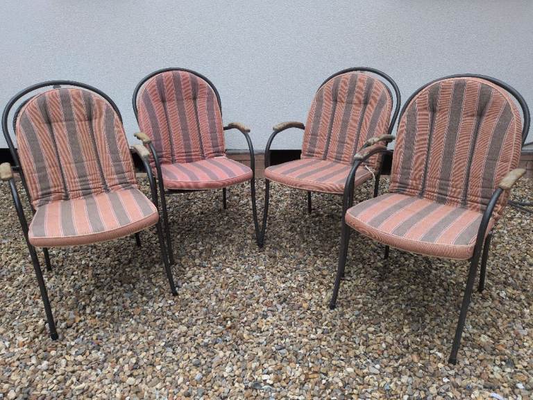 4 metal patio chairs with cushion