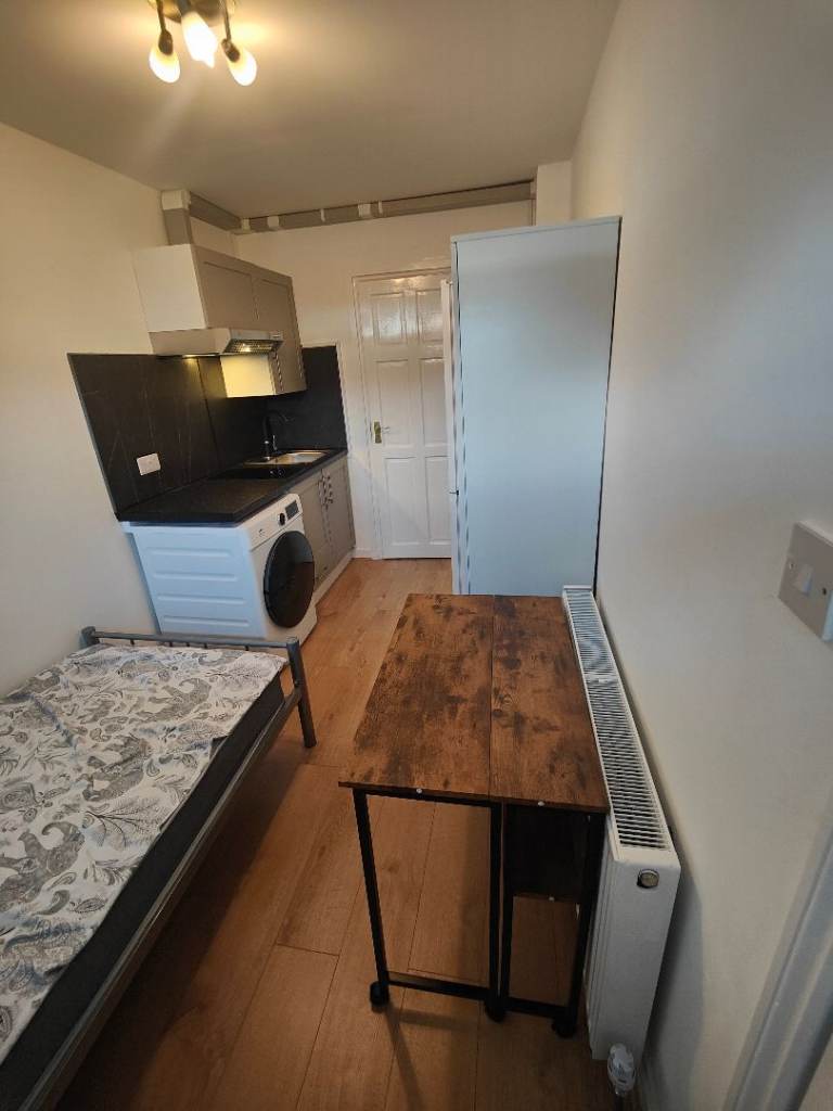 Self-Contained Studio Room to Rent For A Student - AVAILABLE FROM 20TH OF JULY