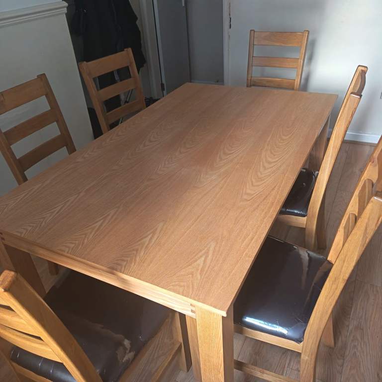  Solid, beautiful 6-Chair Oak Dining Table for Sale 