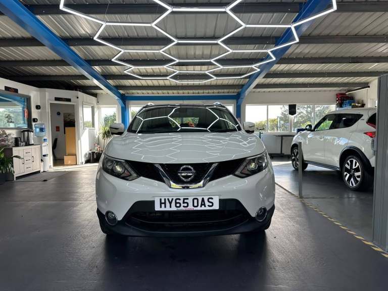 2015 Nissan Qashqai 1.6 DIG-T Tekna SUV Petrol Manual