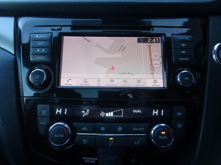 2019 Nissan Qashqai 1.3 DiG-T Tekna 5dr **LOW MILEAGE*ONLY 37000 MILES FROM NEW** HATCHBACK Petro...