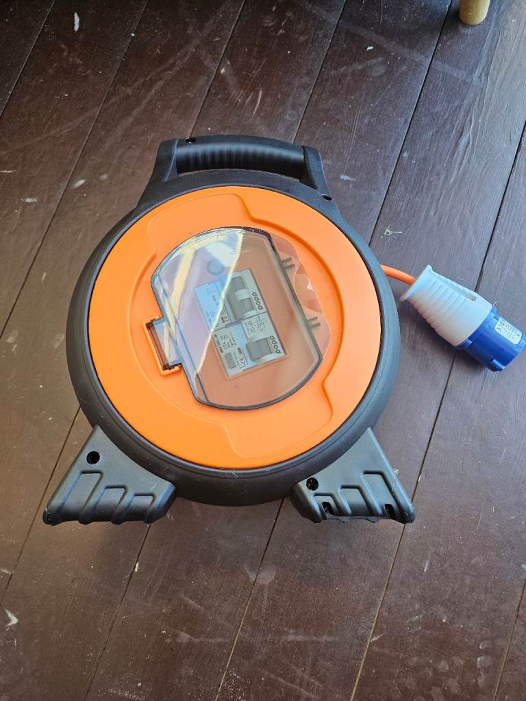 Hi-Gear 3 Way / USB Mobile Mains Reel – Good Condition