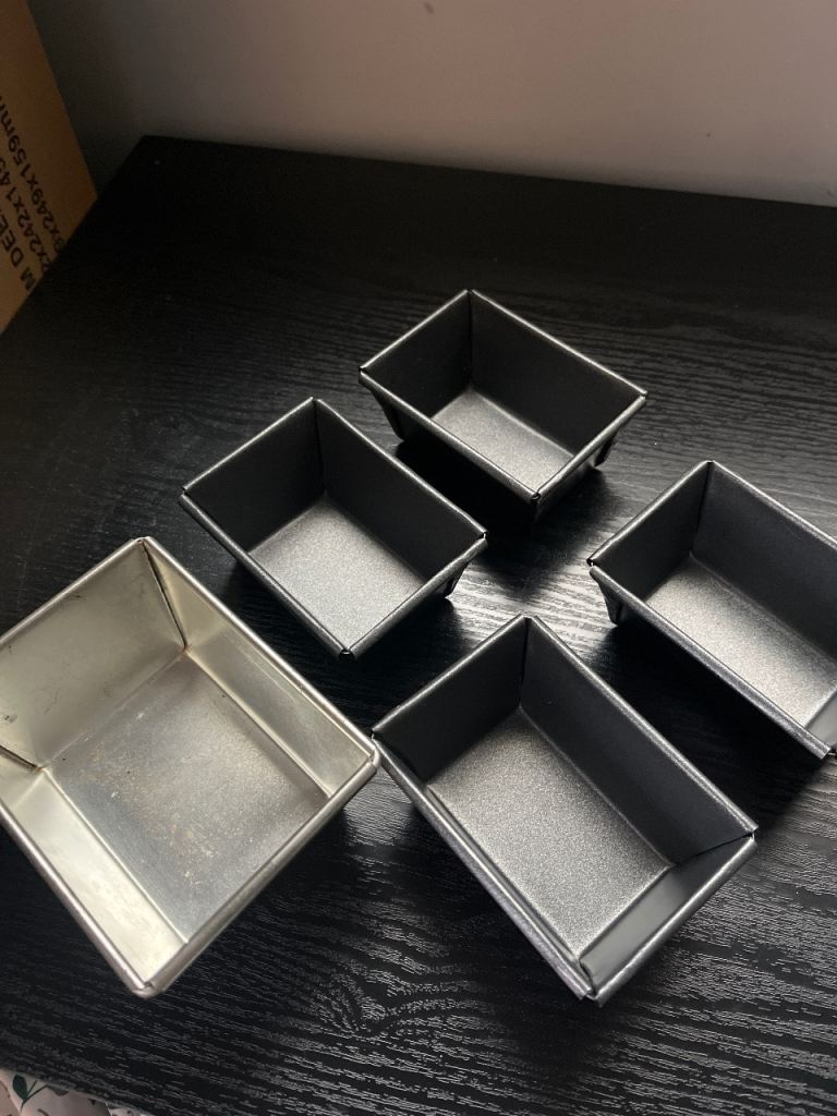 Mini Loaf Pans / Baking Tins – Set of 5, As Good As New