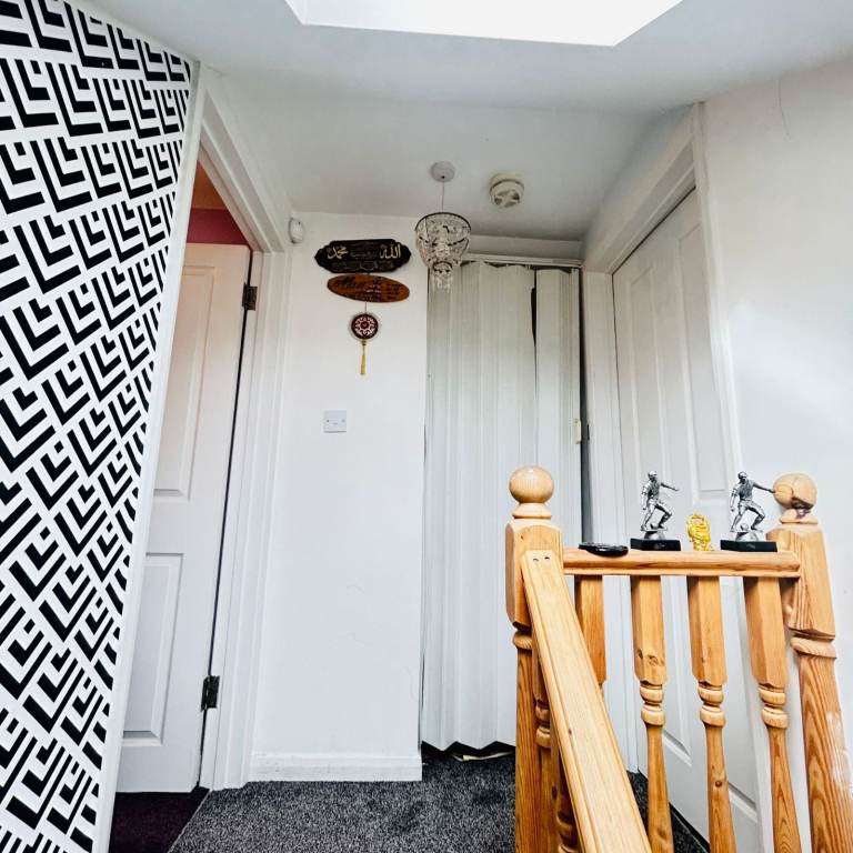 (Ensuite Toilet) .. NICE DOUBLE ROOM in Hornchurch, RM13 8NH FOR £765pcm AVAILABLE NOW !