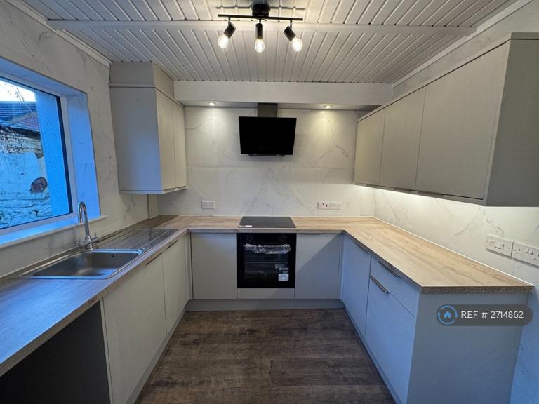 2 bedroom house in Station Road, Bamber Bridge, Preston, PR5 (2 bed) (#2714862)