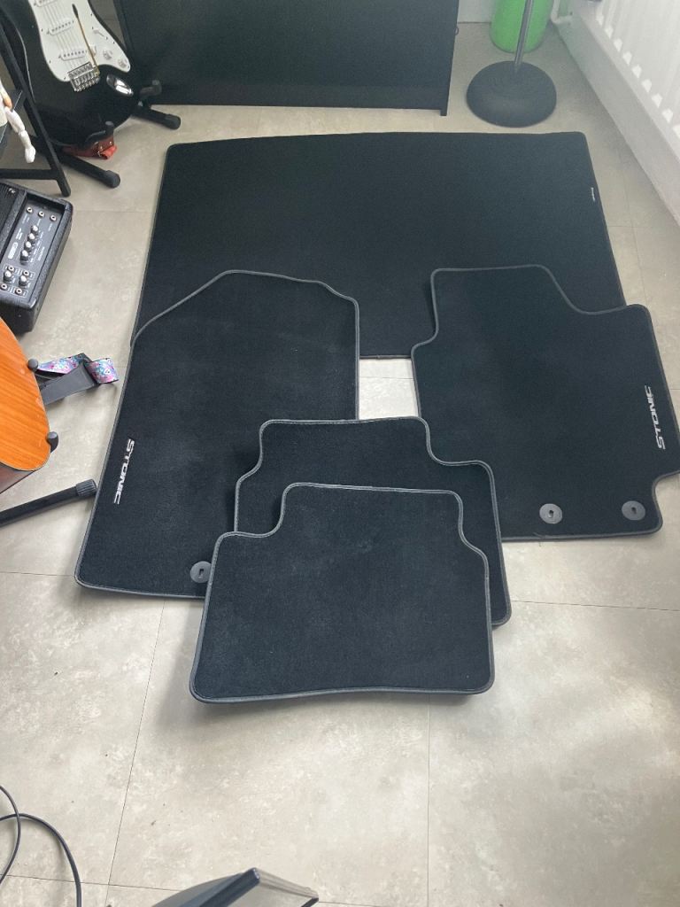 Kia Stonic 2023 car mats.