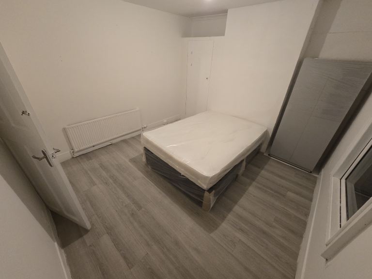 Ex large double bedroom