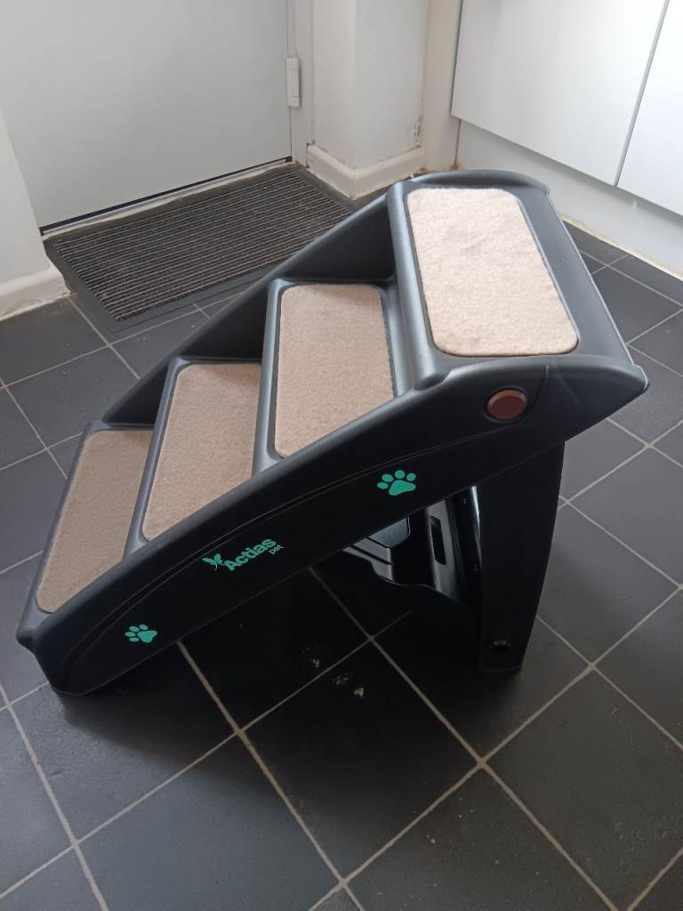 Foldable dog steps