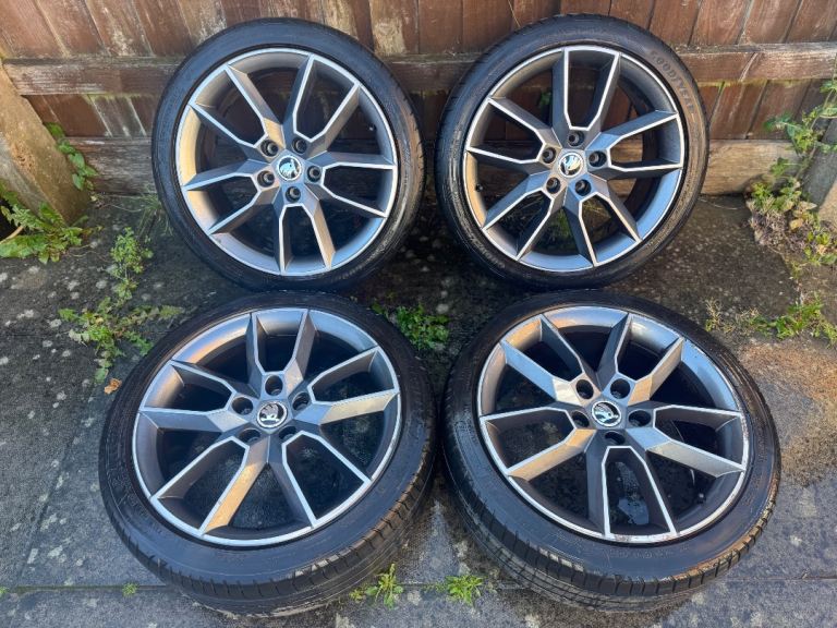 Genuine Skoda Octavia VRS 18” Gemini Alloy Wheels Set of 4 With Tyres