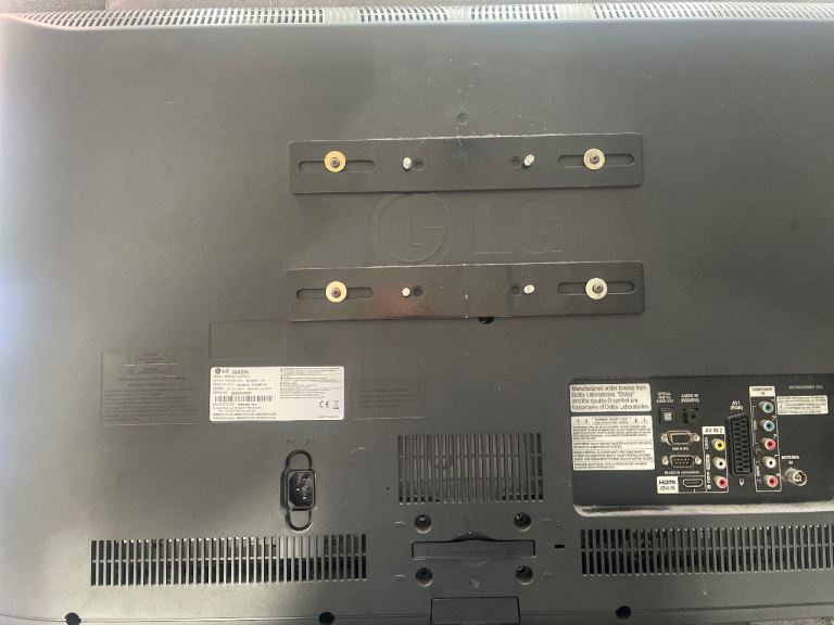 LG Flat Screen TV 32” – Good Condition, Wall Mount Ready