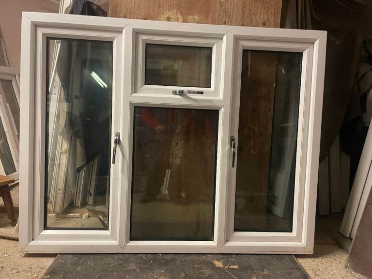 H 118 x W 152 cm - UPVC DOUBLE GLAZED WINDOW - CLEAR GLASS - GOOD CONDITION (REF: LJ188)