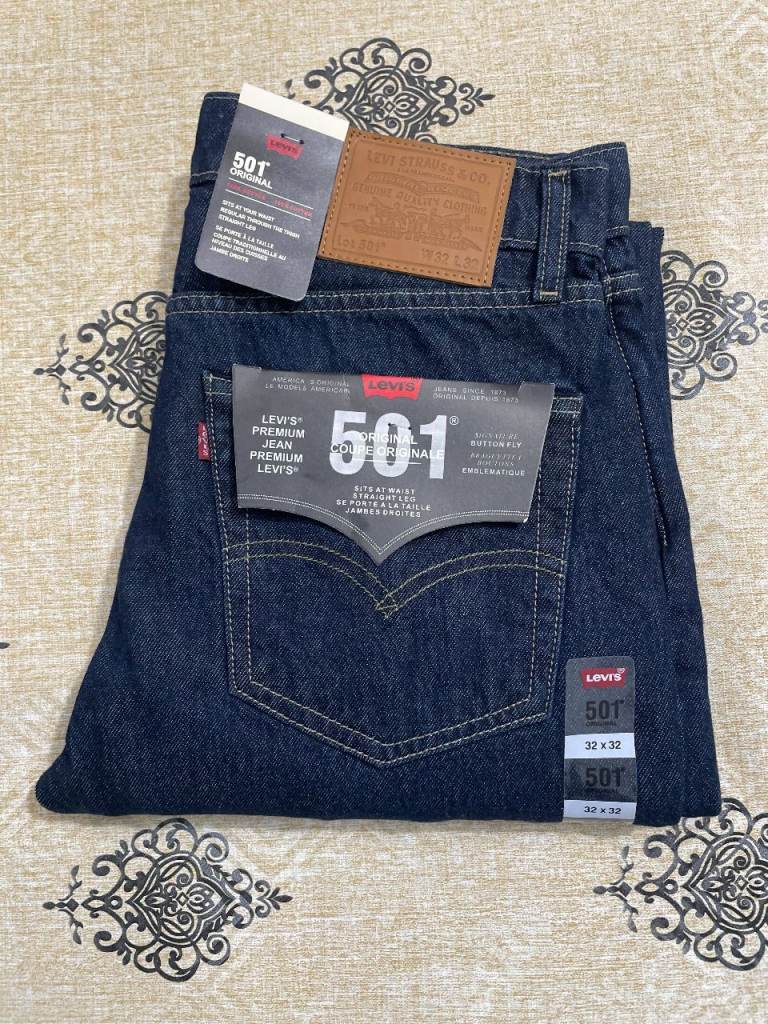 Levi's Straight Fit 501 Navy Blue size W32 L32
