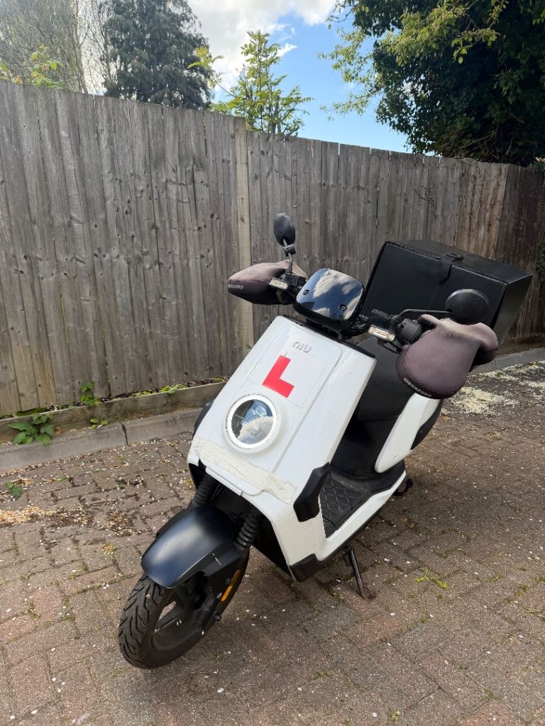 NIU Electric Motorbike + 4 Batteries