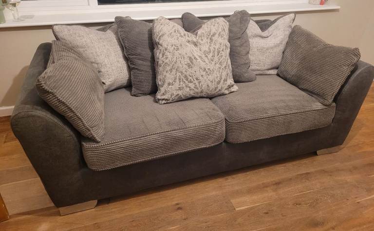 Very comfortable 3 seater sofa