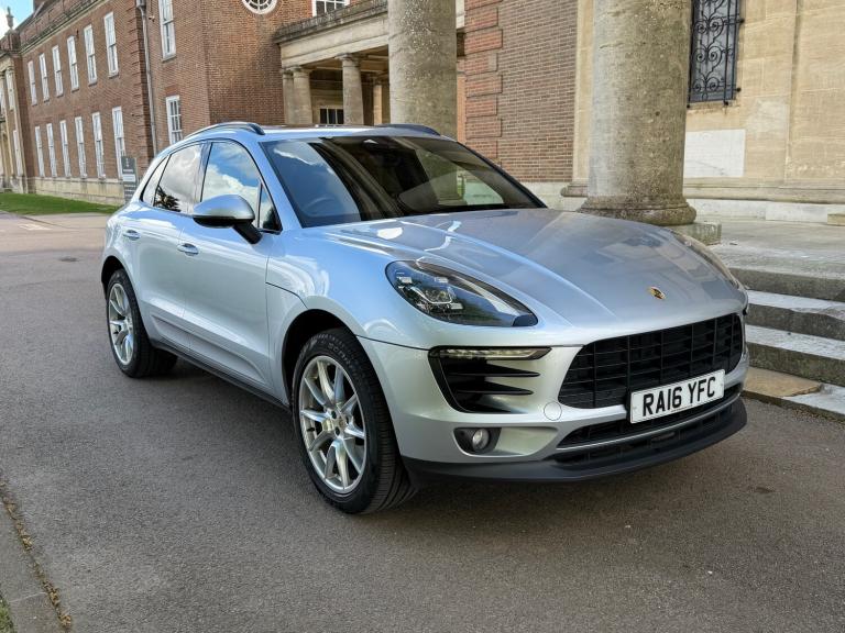 Porsche Macan S 3.0 V6 Diesel PDK in Stunning Silver metallic MASSIVE SPEC 