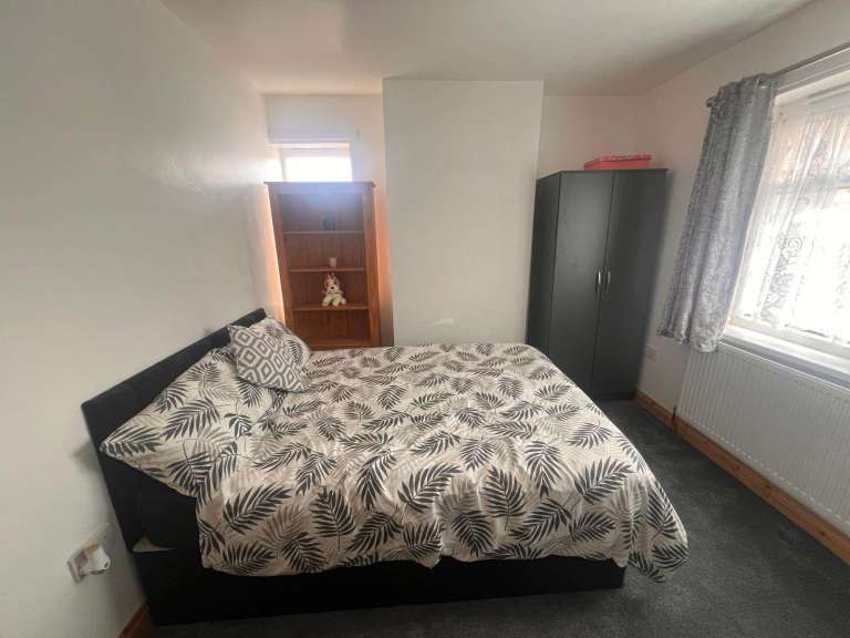 Spacious furnished double Room to Rent in Family Home – Lea Hall, Birmingham
