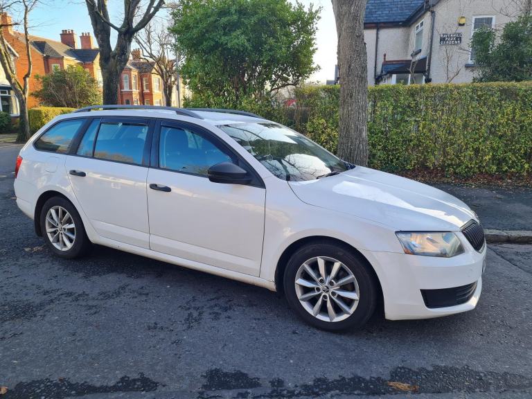 £20 Road Tax December 2013 Skoda Octavia Estate Tdi Diesel 1598cc Mot Until 22nd August 2026