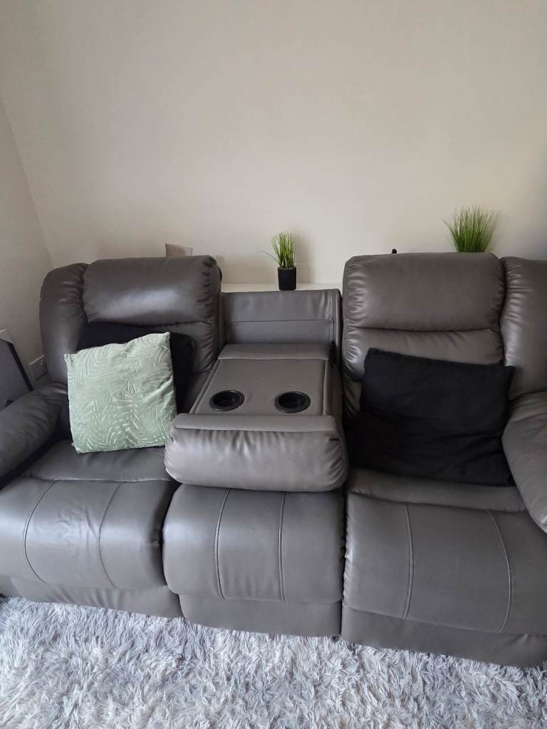 3+2 seater recliner sofa with cup holder