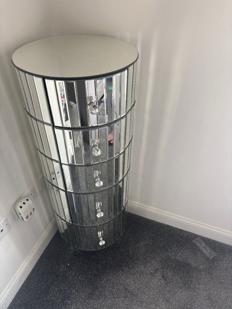 Round 5 drawer mirrored chest 