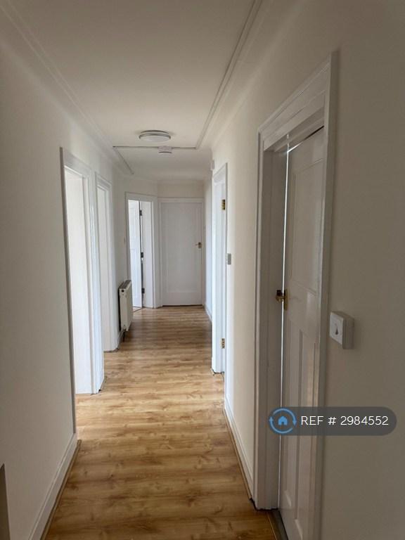 3 bedroom flat in Leigham Hall, London, SW16 (3 bed) (#2984552)