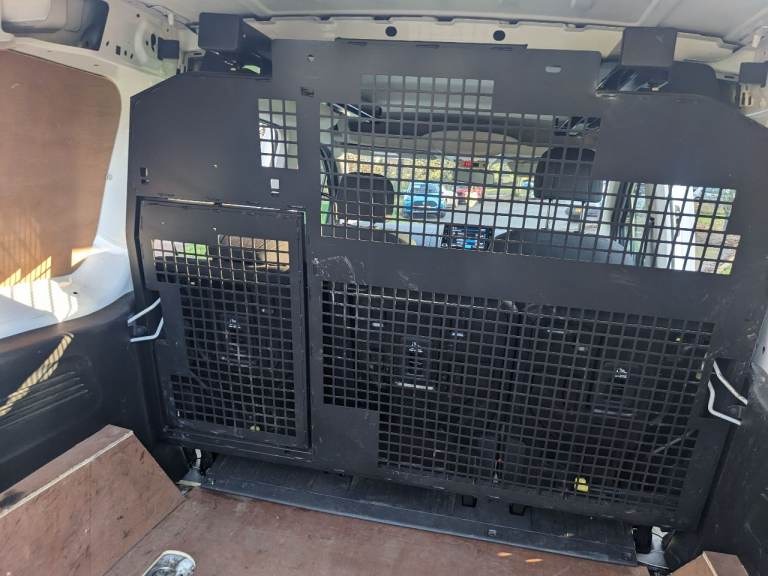 berlingo 5 seater crewvan,F/S/H, caged rear, very clean only £6995 no vat, px welcome
