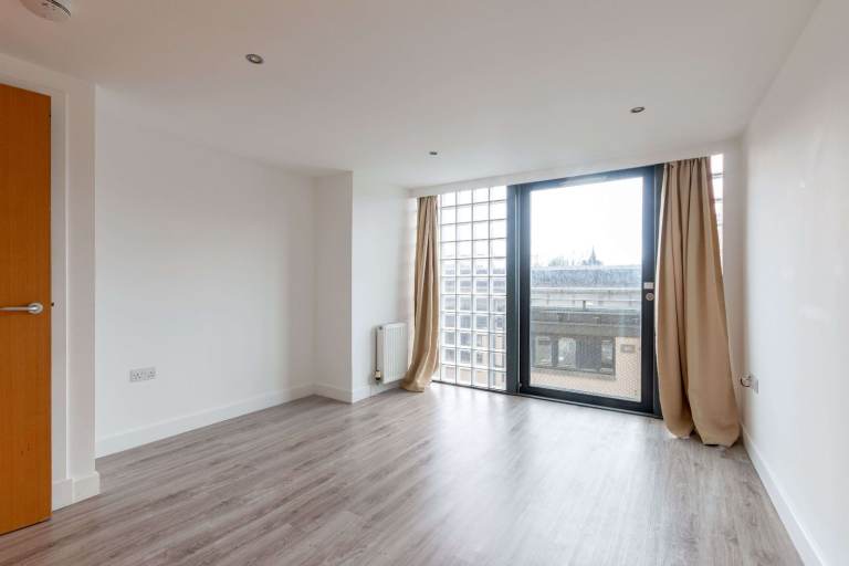 Bright and desirable, 2 bedroom, 2nd floor flat, unfurnished, in Edinburgh’s West End