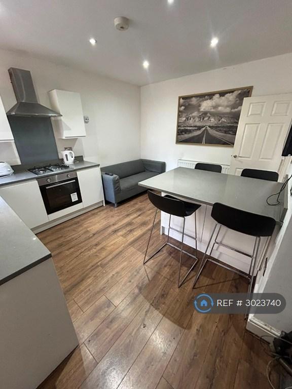 5 bedroom house in Buxton Road, London, E15 (5 bed) (#3023740)
