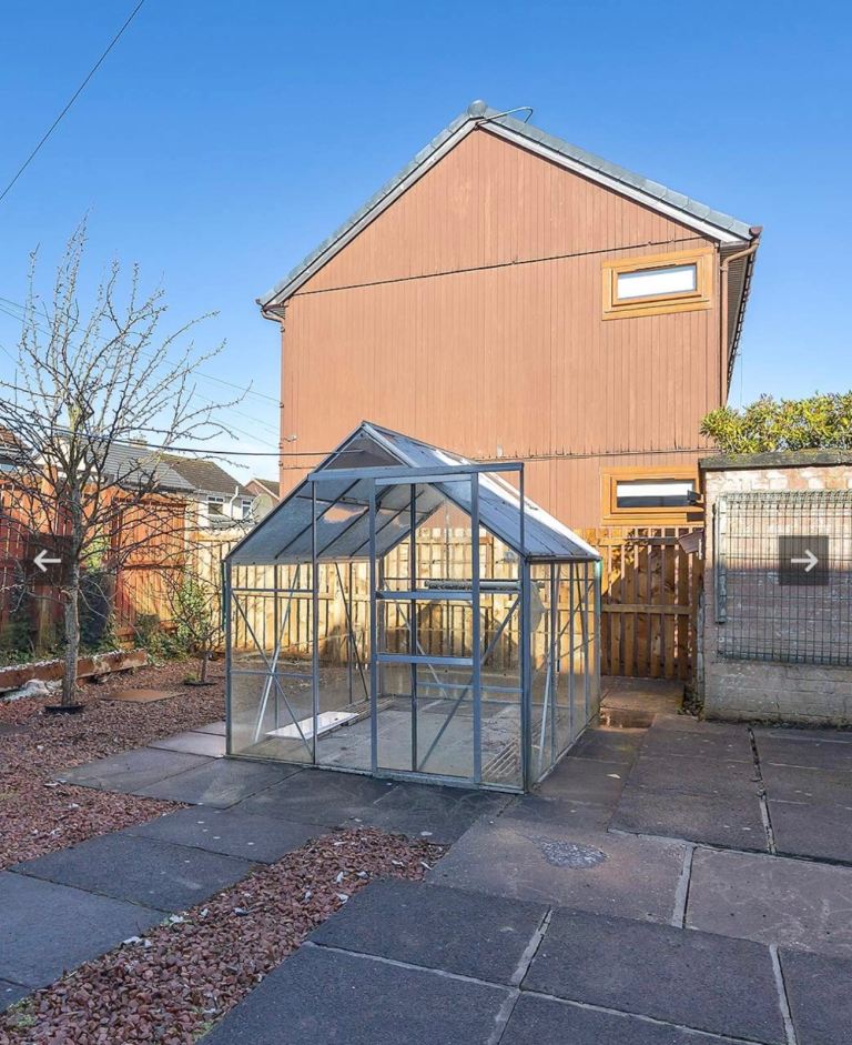 Glass Greenhouse - Missing 1 panel 