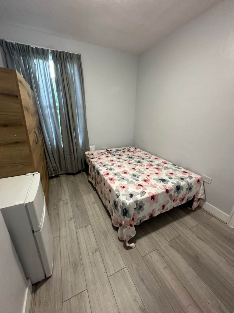 DOUBLE ROOM AVAILABLE NOW Tottenham Hale ,  N17 – 3 minutes from station
