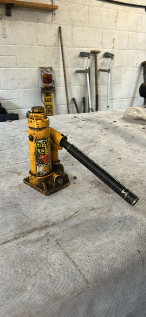 Halfords Hydraulic Bottle Jack 1.5 Tonne – Fair Condition