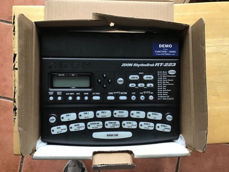 ZOOM RT 223 drum machine