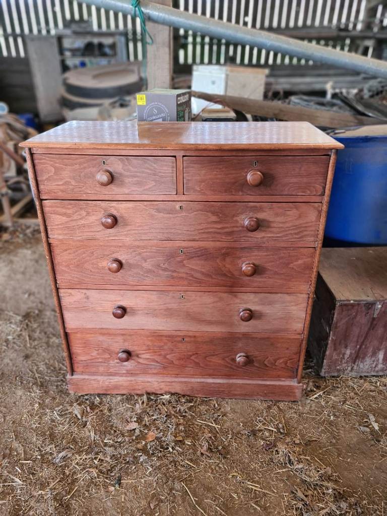 Chest of drawers