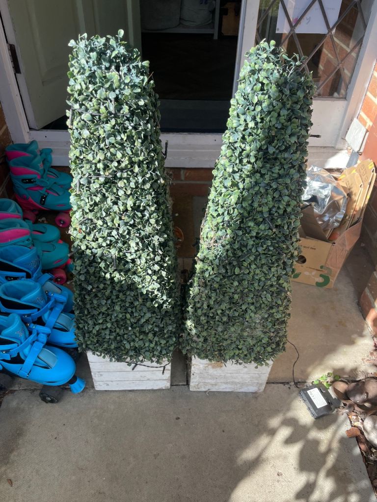 5 piece indoor / outdoor faux topiary with fairy lights