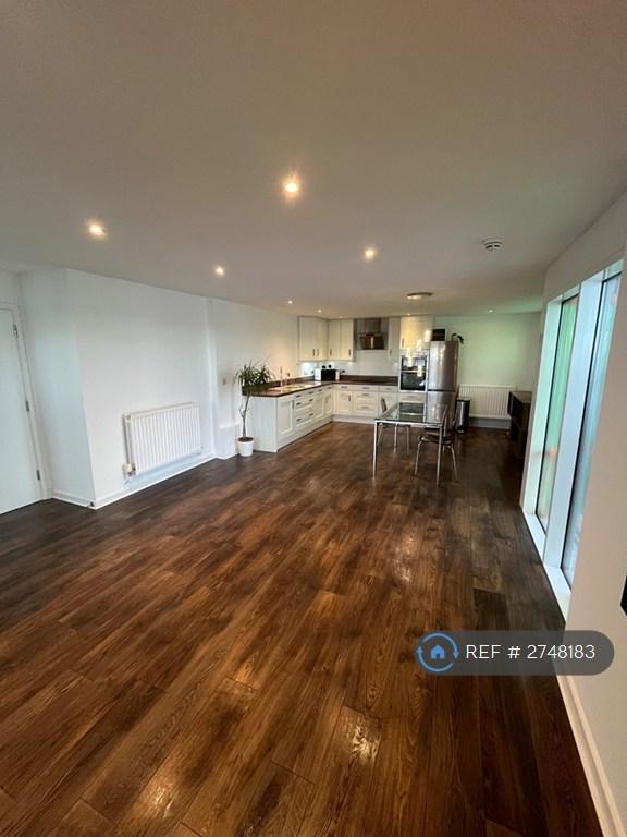 2 bedroom flat in Erebus Drive, London, SE28 (2 bed) (#2748183)