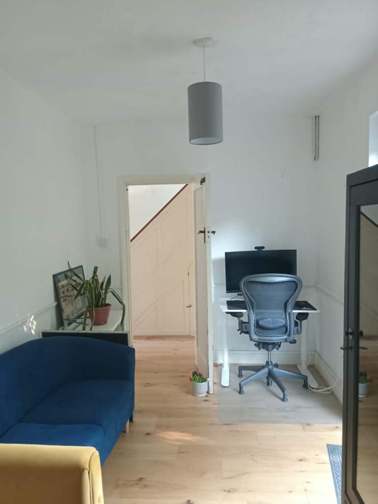 Double room in large family home for rent