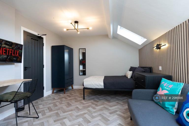 Studio flat in Royal Avenue, Scarborough, YO11 (#2916186)
