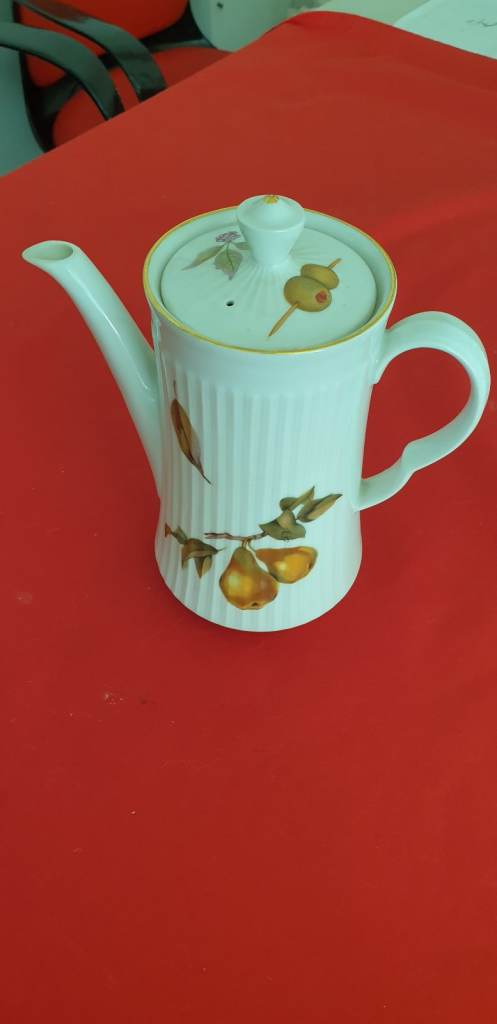 Beautiful Royal Worcester Evesham design coffee pot with lid.