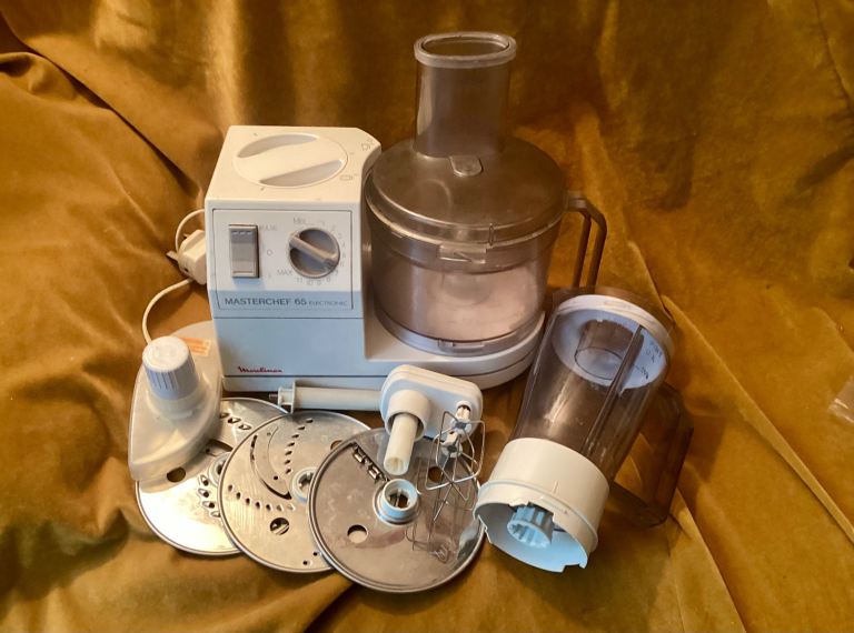 Moulinex Masterchef 65 food processor and blender complete with accessories.