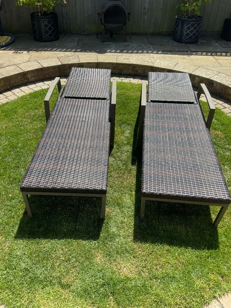 Set of two rattan sun loungers 
