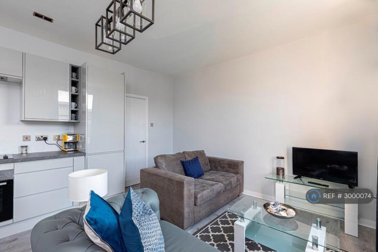 2 bedroom flat in Portnall Road, London, W9 (2 bed) (#3000074)