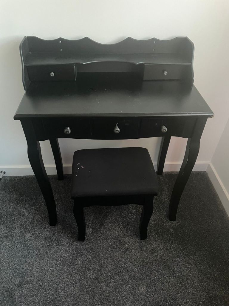 Vanity desk and stool