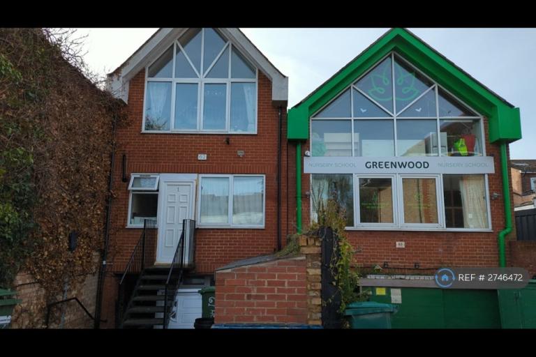 1 bedroom flat in Twickenham, Twickenham, TW1 (1 bed) (#2746472)