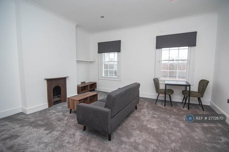 1 bedroom flat in Bridgegate, Retford, DN22 (1 bed) (#2772670)