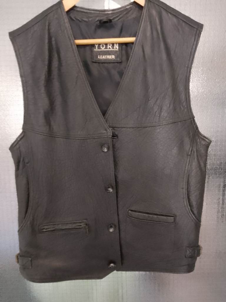 VINTAGE LEATHER WAISTCOAT/GILET BIKER UNISEX 42 INCH CHEST 