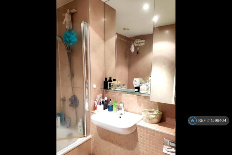 2 bedroom flat in Quadrant Court, Wembley, HA9 (2 bed) (#1596404)