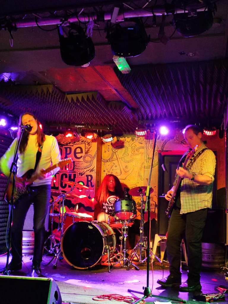 Drummer wanted for heavy/quiet eccentric band!!